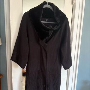 ANN TAYLOR BLACK SWEATER VOAT WITH FAKE FUR TRIM